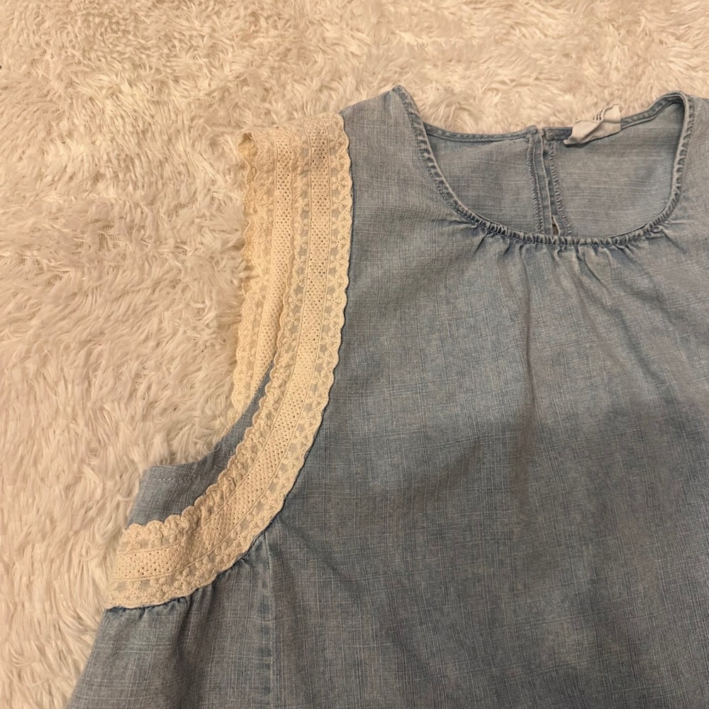 New IN Womens Blue Chambray Crochet Lace Trim Sleeveless Tank Top Medium - Picture 4 of 9
